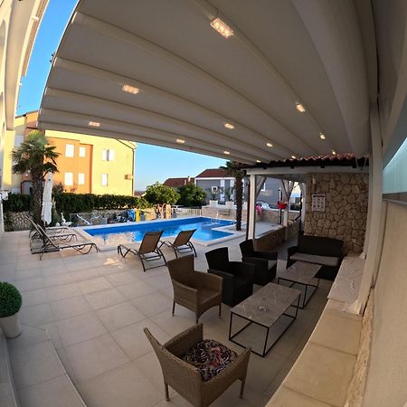 Apartments Sun Dance With Heated Pool ノヴァリャ エクステリア 写真