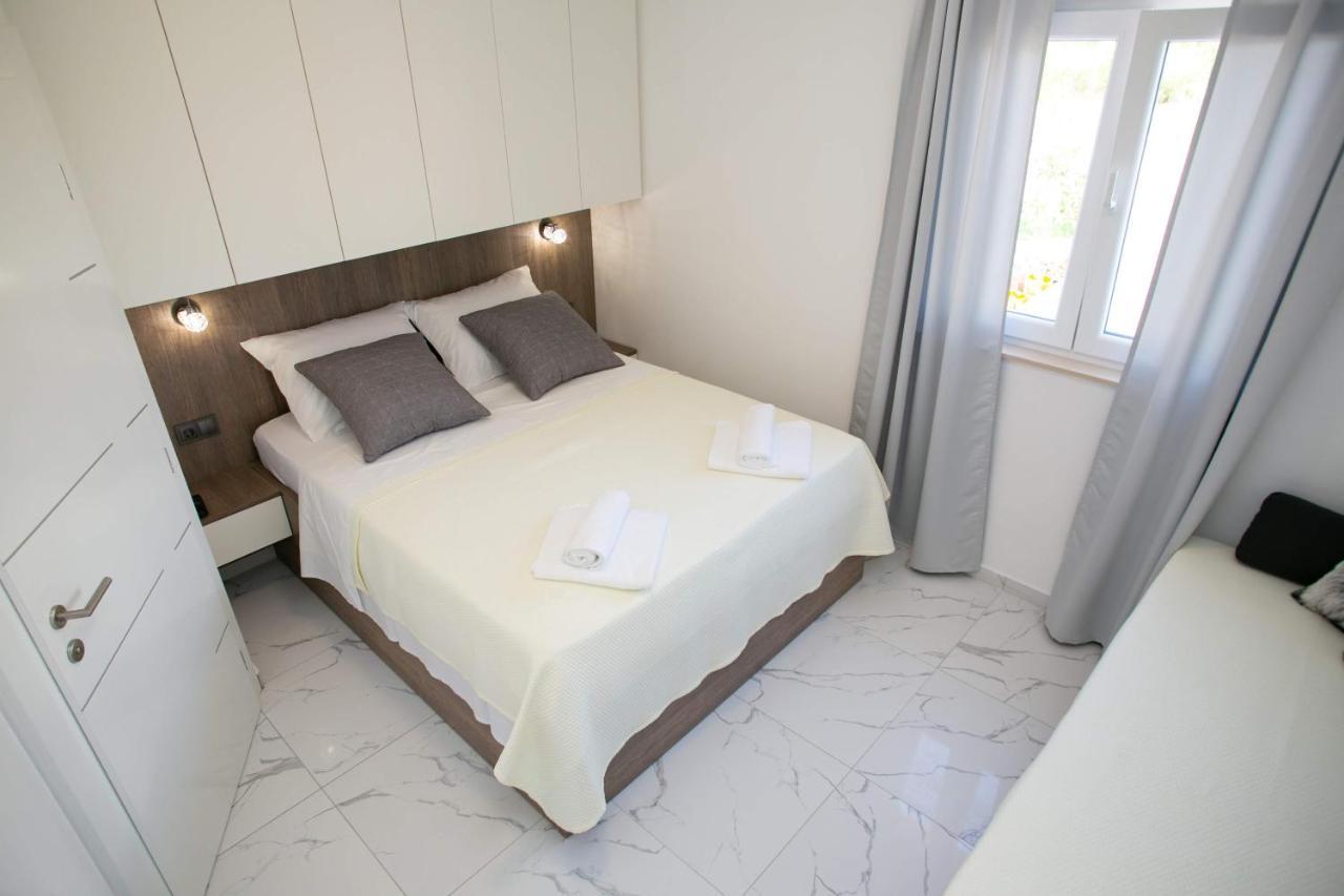 Apartments Sun Dance With Heated Pool ノヴァリャ エクステリア 写真