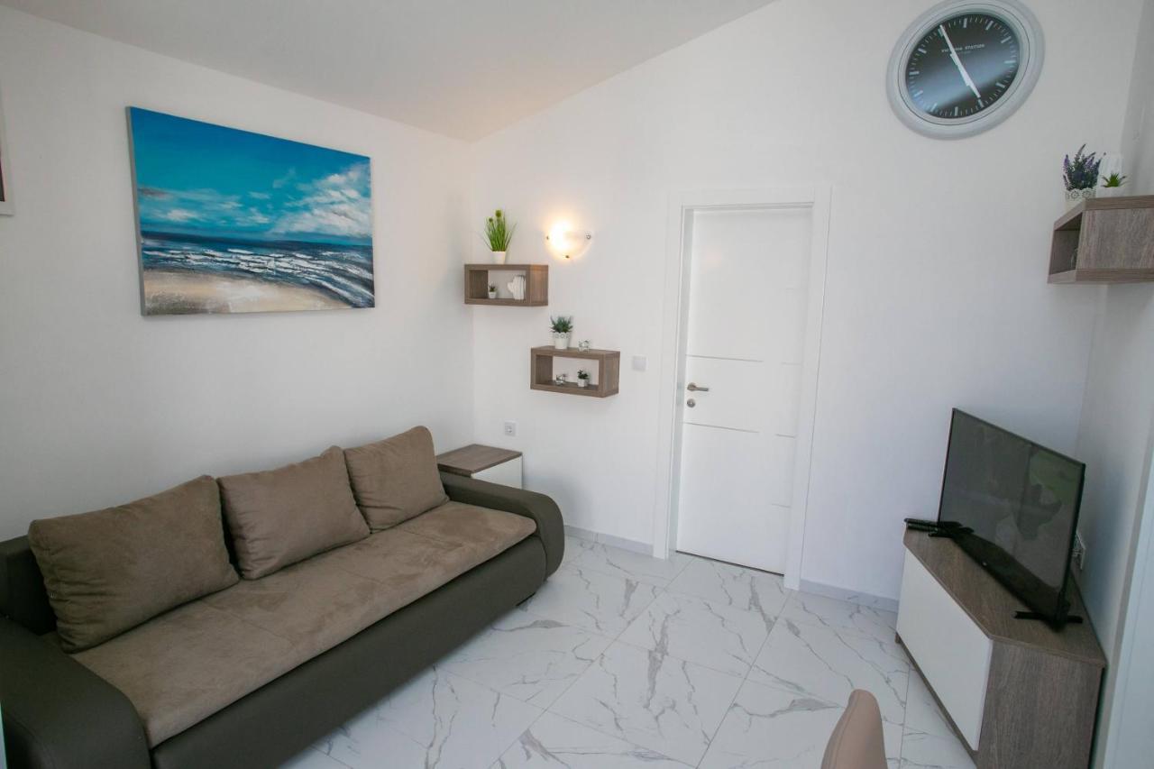 Apartments Sun Dance With Heated Pool ノヴァリャ エクステリア 写真