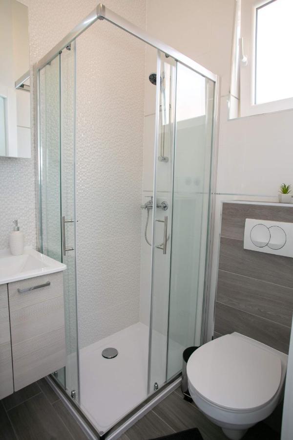 Apartments Sun Dance With Heated Pool ノヴァリャ エクステリア 写真