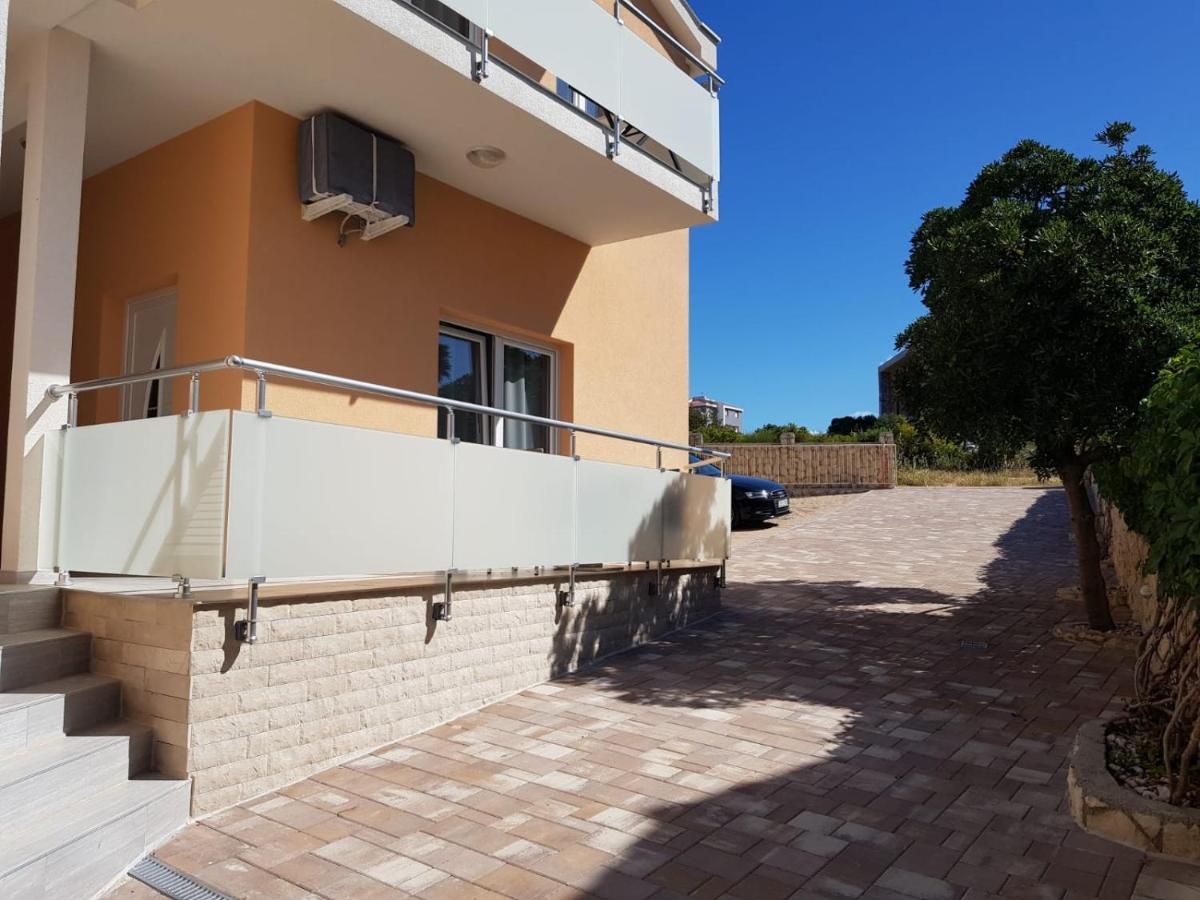 Apartments Sun Dance With Heated Pool ノヴァリャ エクステリア 写真