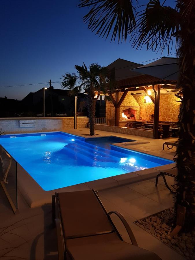 Apartments Sun Dance With Heated Pool ノヴァリャ エクステリア 写真