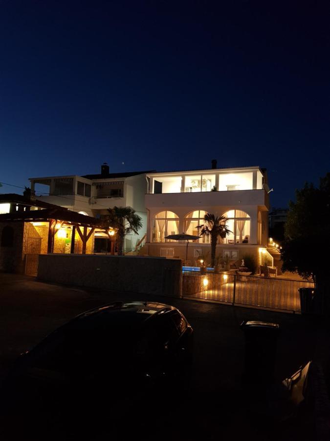 Apartments Sun Dance With Heated Pool ノヴァリャ エクステリア 写真