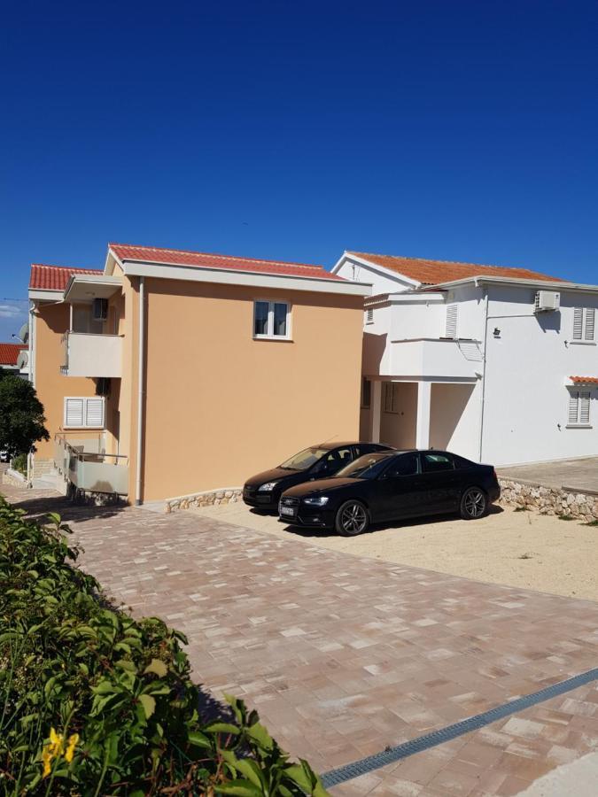 Apartments Sun Dance With Heated Pool ノヴァリャ エクステリア 写真