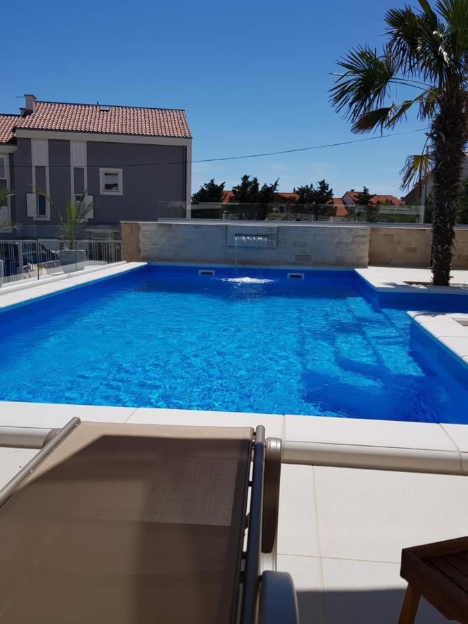 Apartments Sun Dance With Heated Pool ノヴァリャ エクステリア 写真