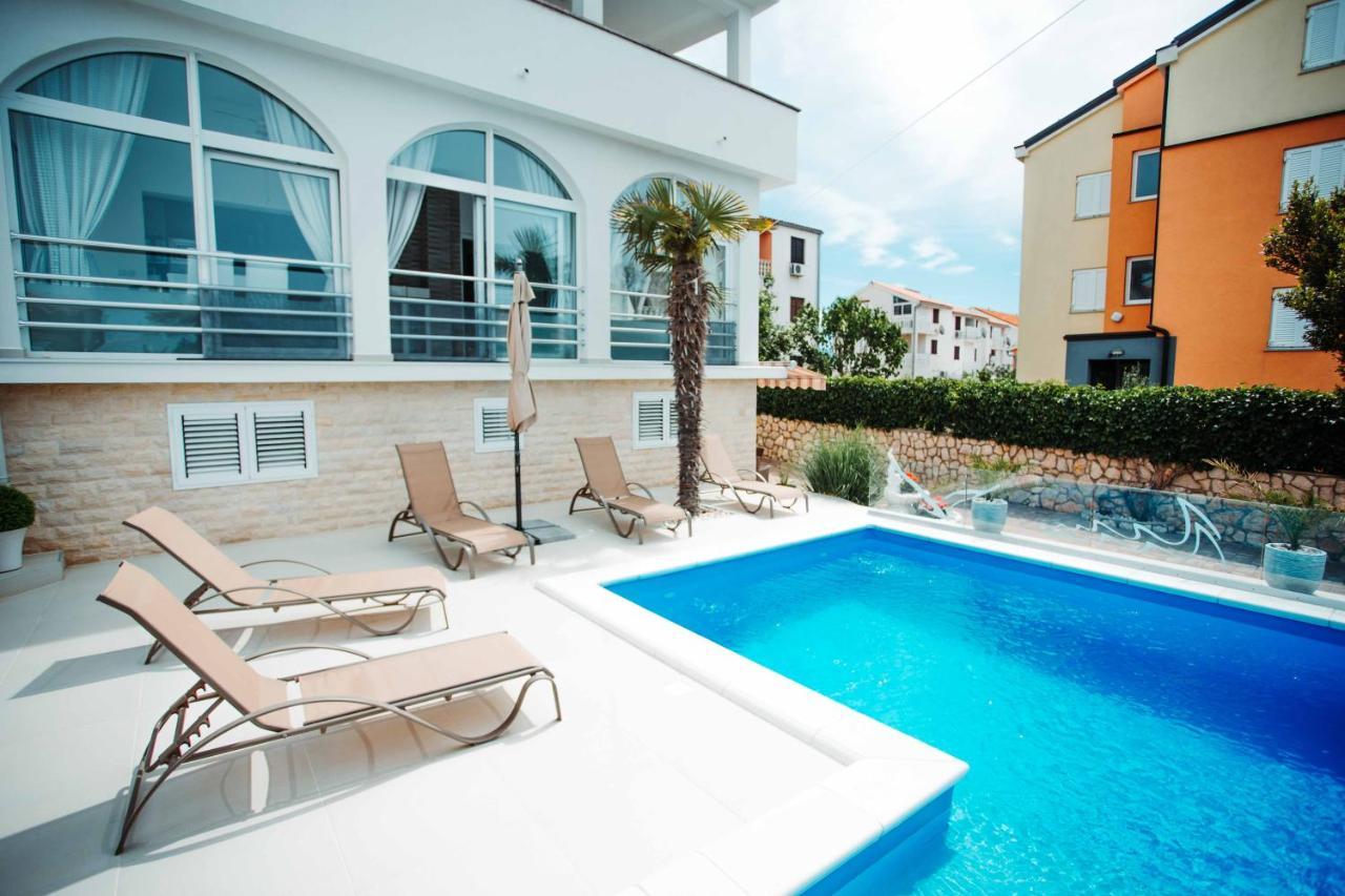 Apartments Sun Dance With Heated Pool ノヴァリャ エクステリア 写真