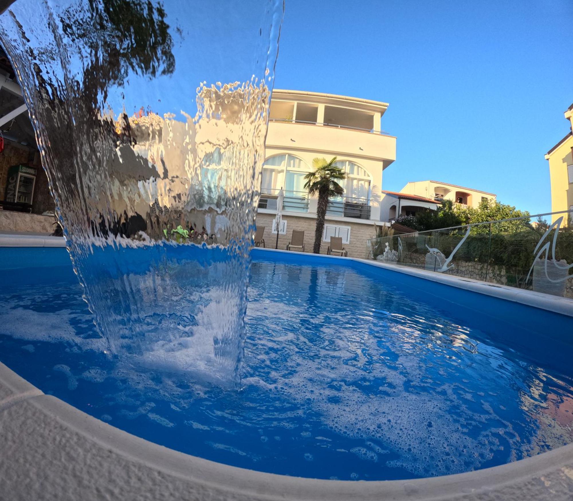 Apartments Sun Dance With Heated Pool ノヴァリャ エクステリア 写真