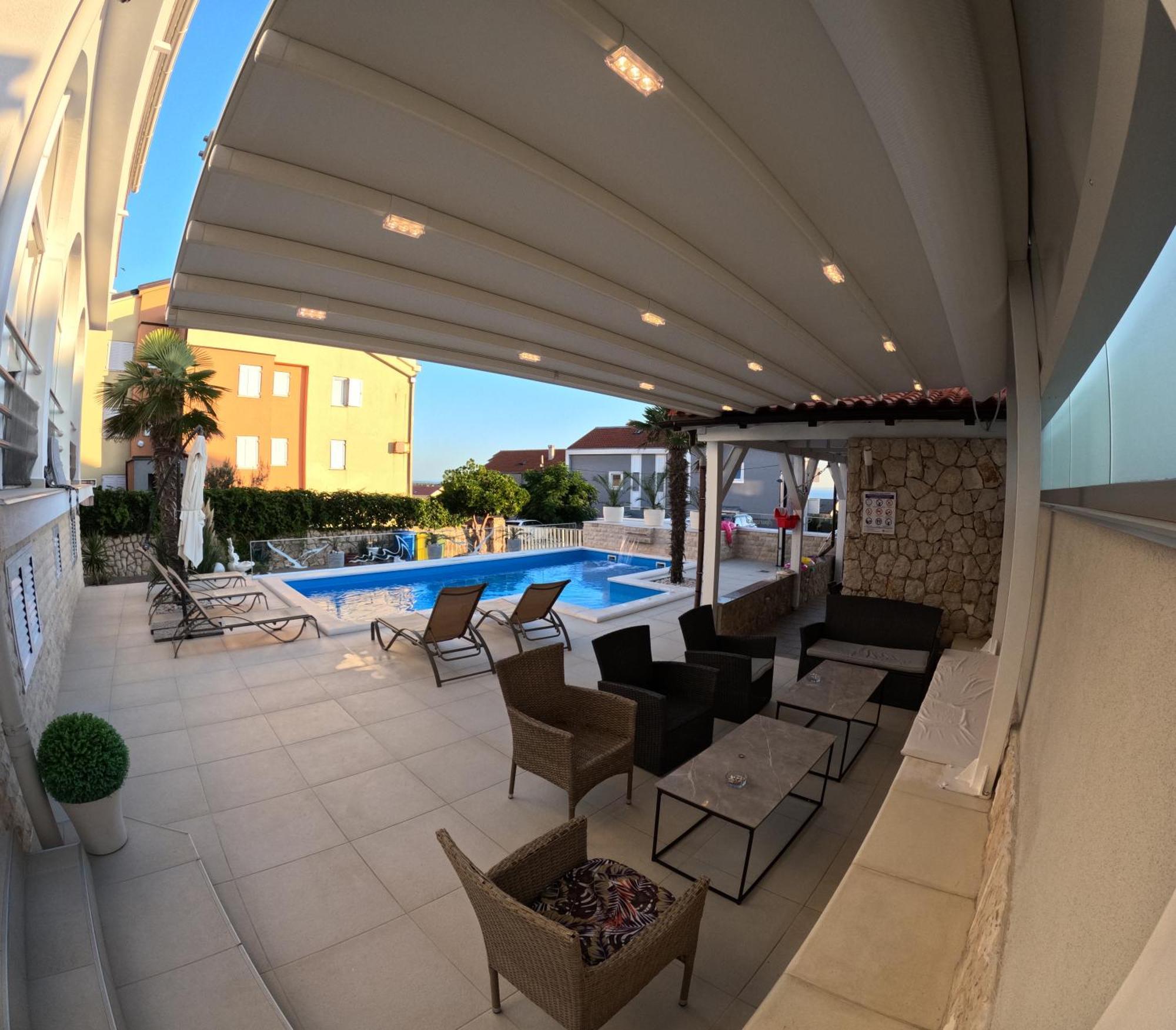 Apartments Sun Dance With Heated Pool ノヴァリャ エクステリア 写真